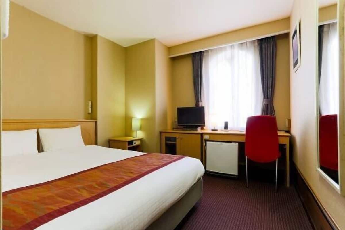Down duvets, desk, iron/ironing board, free WiFi