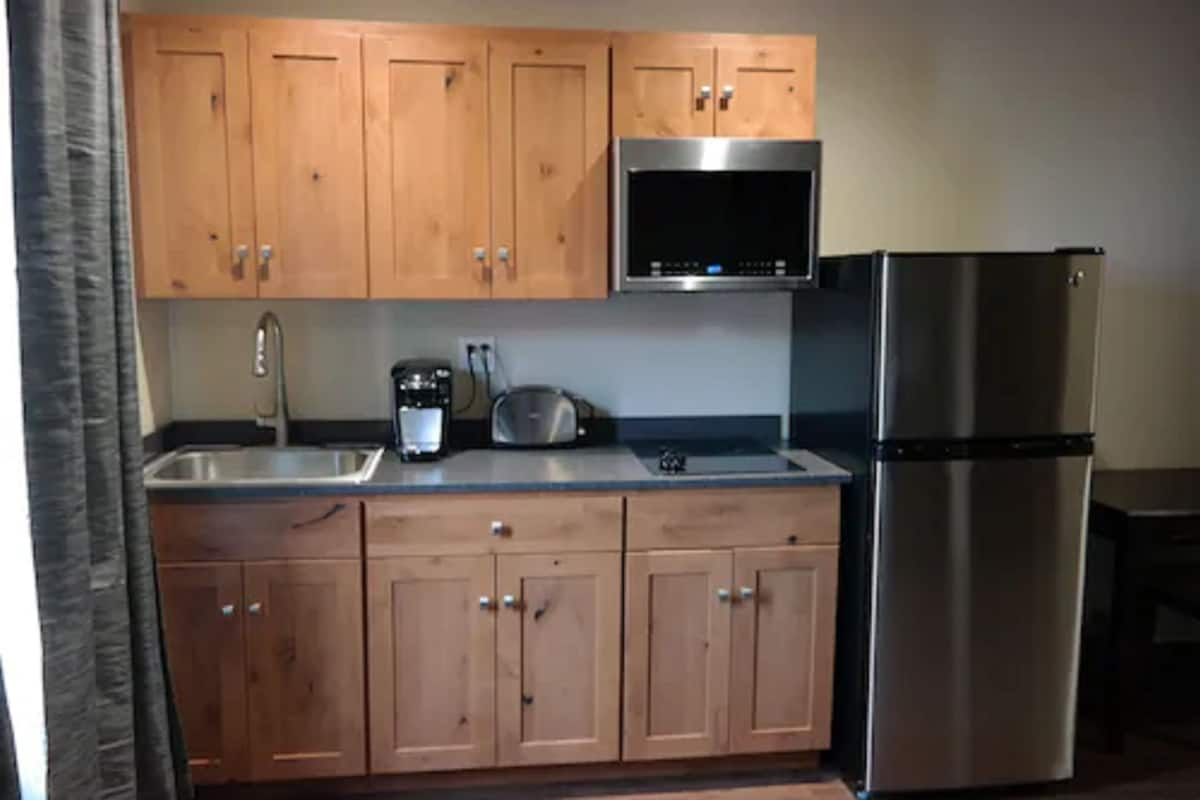 fridge, microwave, coffee/tea maker