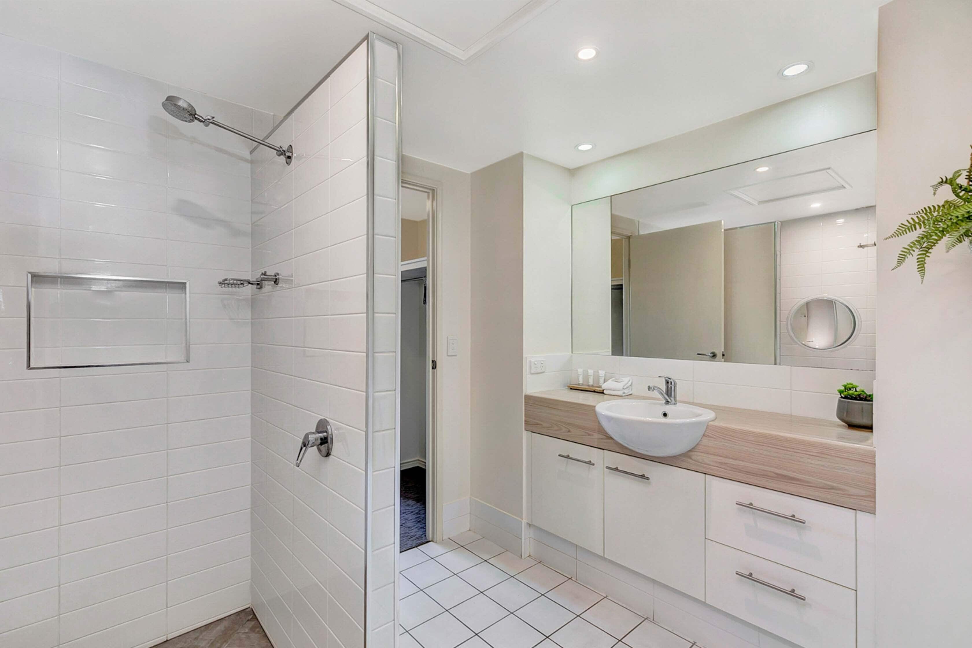 combined shower/bathtub, free toiletries, hair dryer, towels