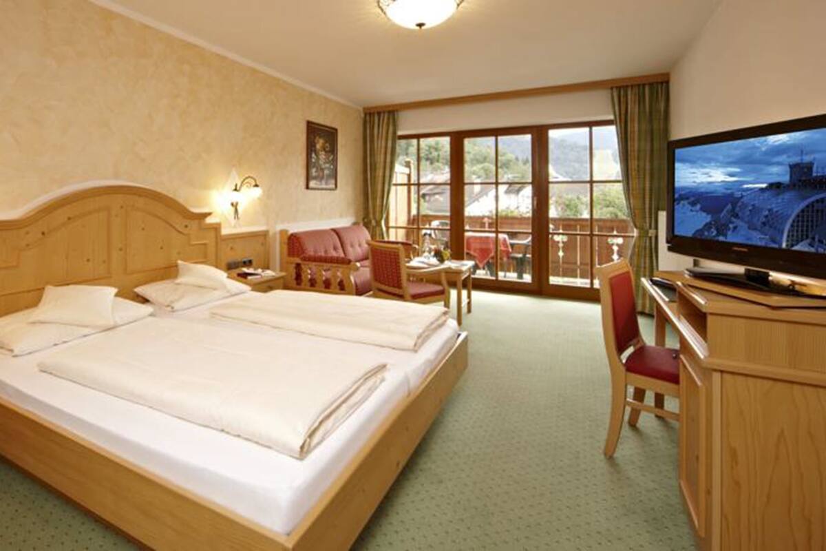 Comfort Double Room (with balcony, 36 qm) | Premium bedding, in-room safe, desk, blackout curtains