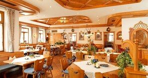 Daily buffet breakfast (EUR 14.90 per person)