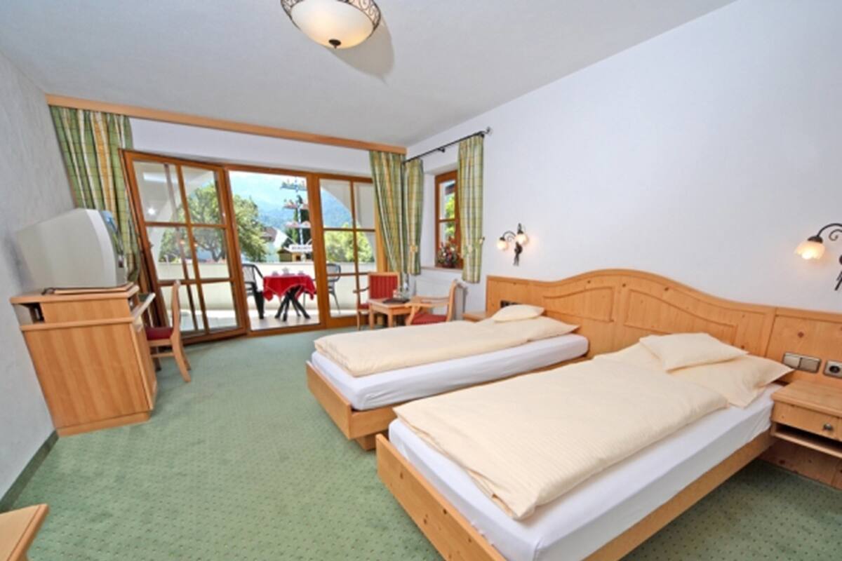 Premium bedding, in-room safe, desk, blackout curtains