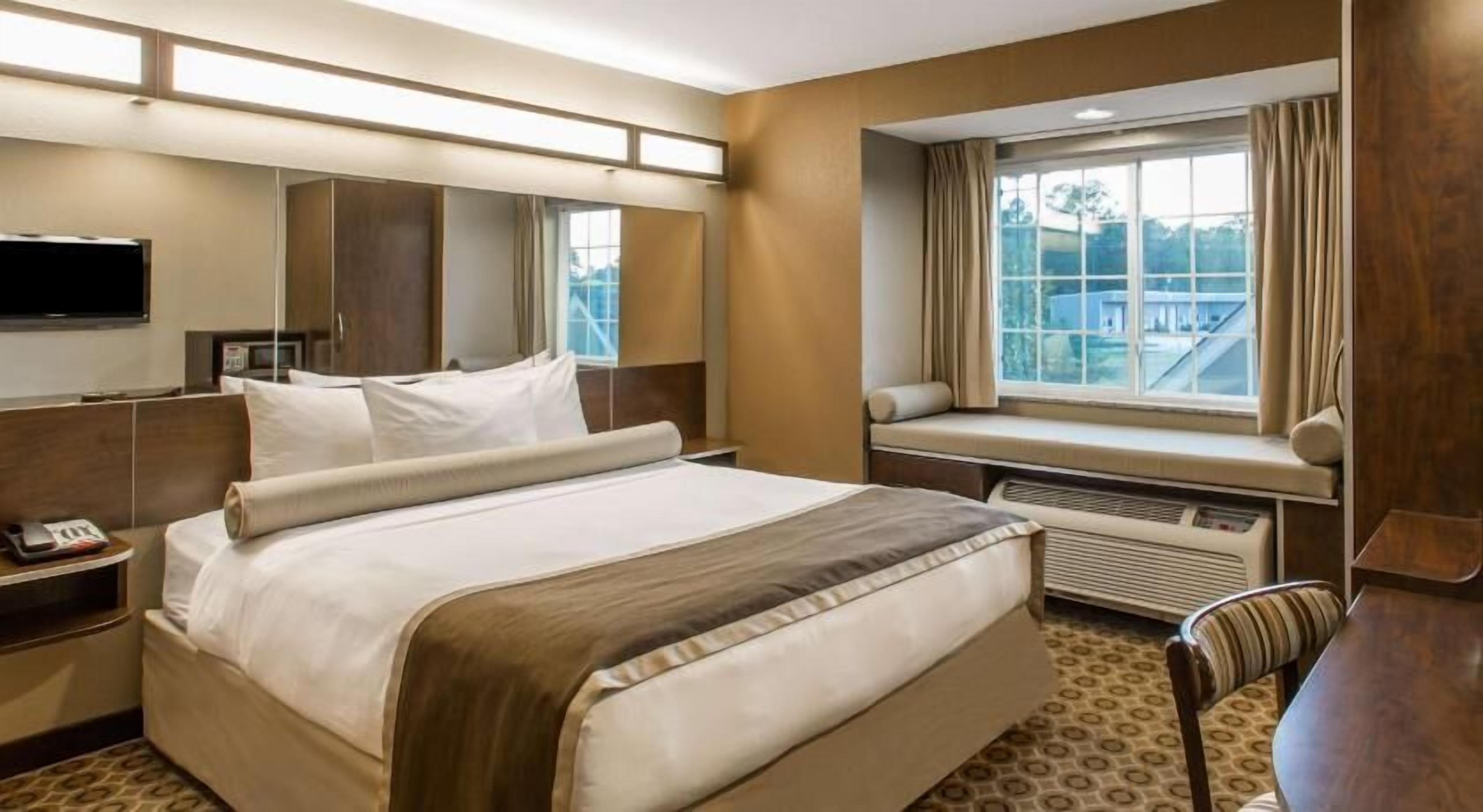 In-room safe, individually decorated, individually furnished, desk