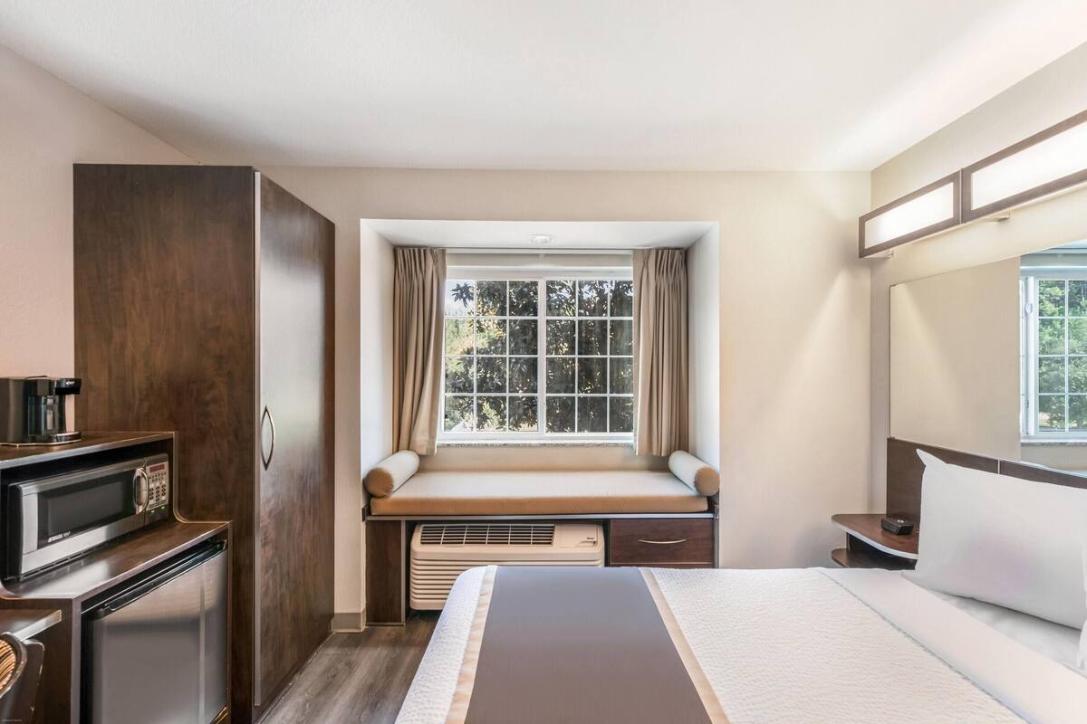 In-room safe, desk, laptop workspace, iron/ironing board