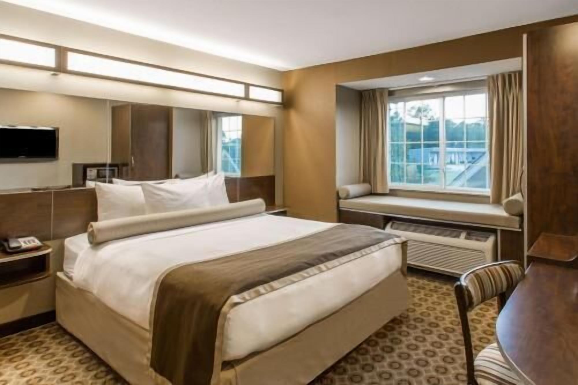 In-room safe, individually decorated, individually furnished, desk