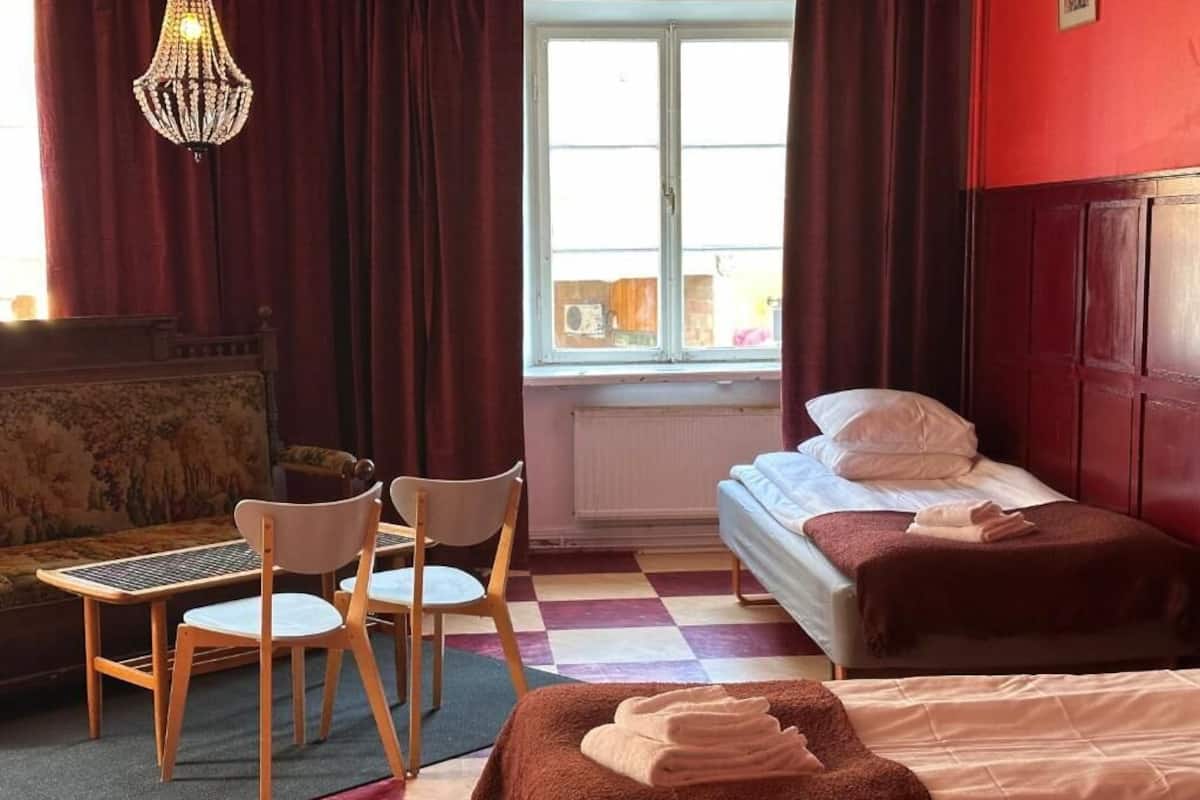 Family Room, 1 Bedroom | Wi-fi (inkludert) og sengetøy