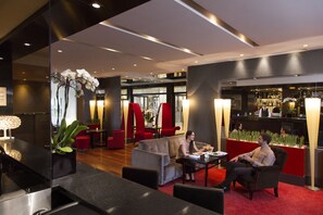Bar (on property) - Relais Spa Val d'Europe (Chessy)