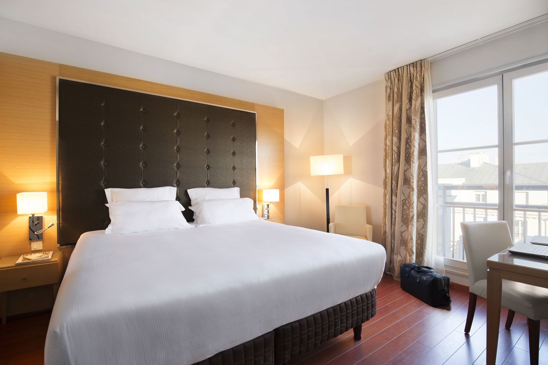 Literie de qualité, lit avec matelas à plateau-coussin