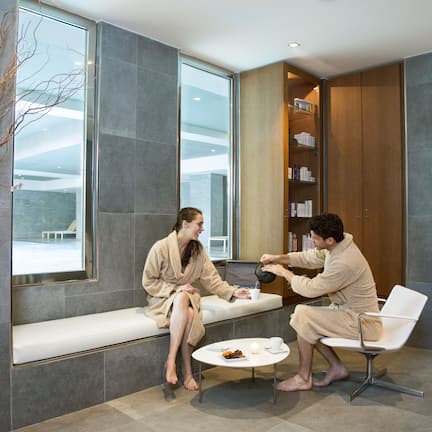 Couples treatment room(s), sauna, hot tub, steam room