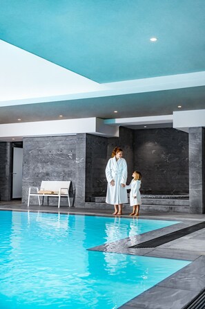 Indoor pool, pool loungers