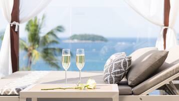 Seaview Pool Villa Romance | Luxe beddengoed, een minibar, een kluis op de kamer