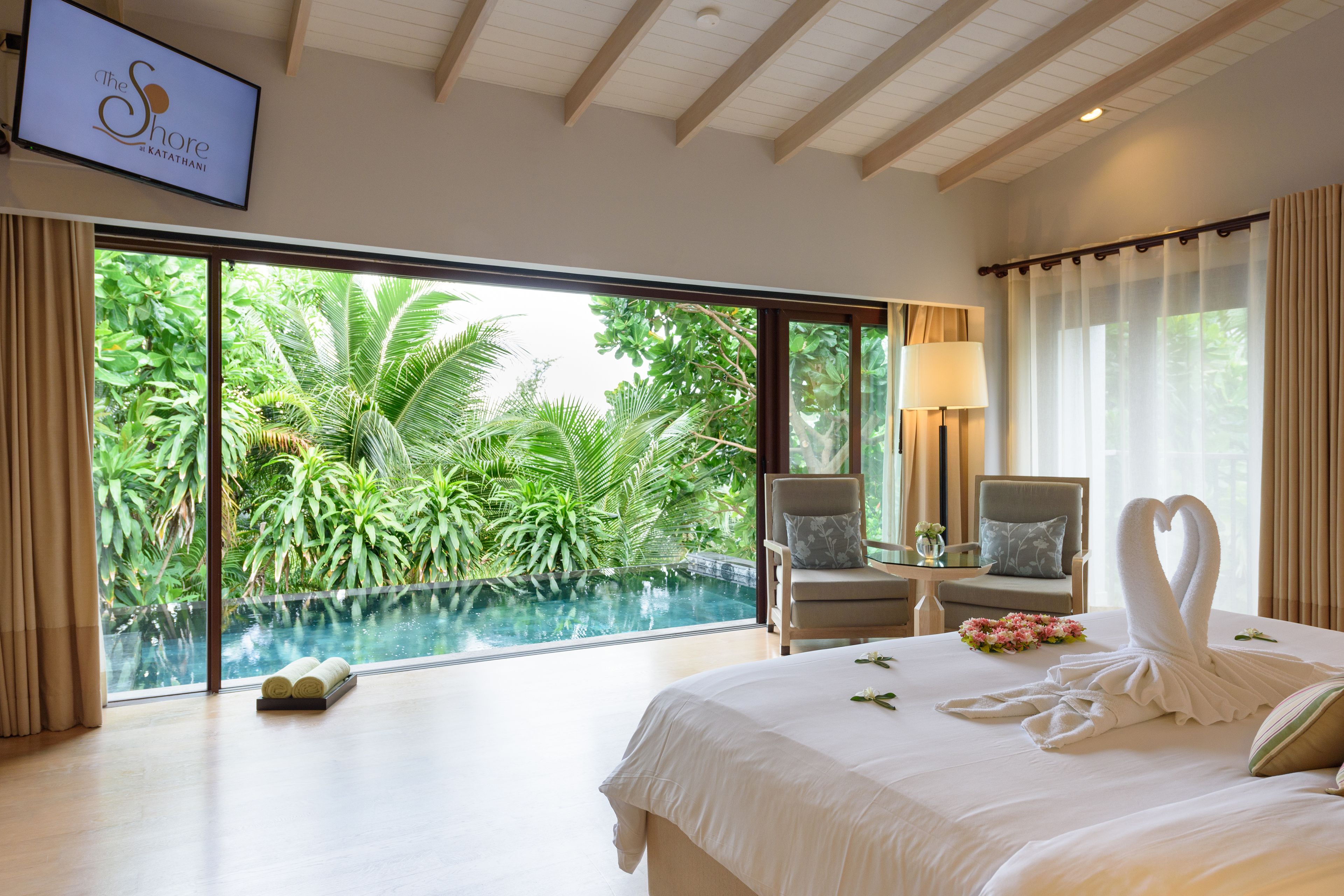 One Bedroom Pool Villa (adults only hotel) | 고급 침구, 미니바, 객실 내 금고, 책상