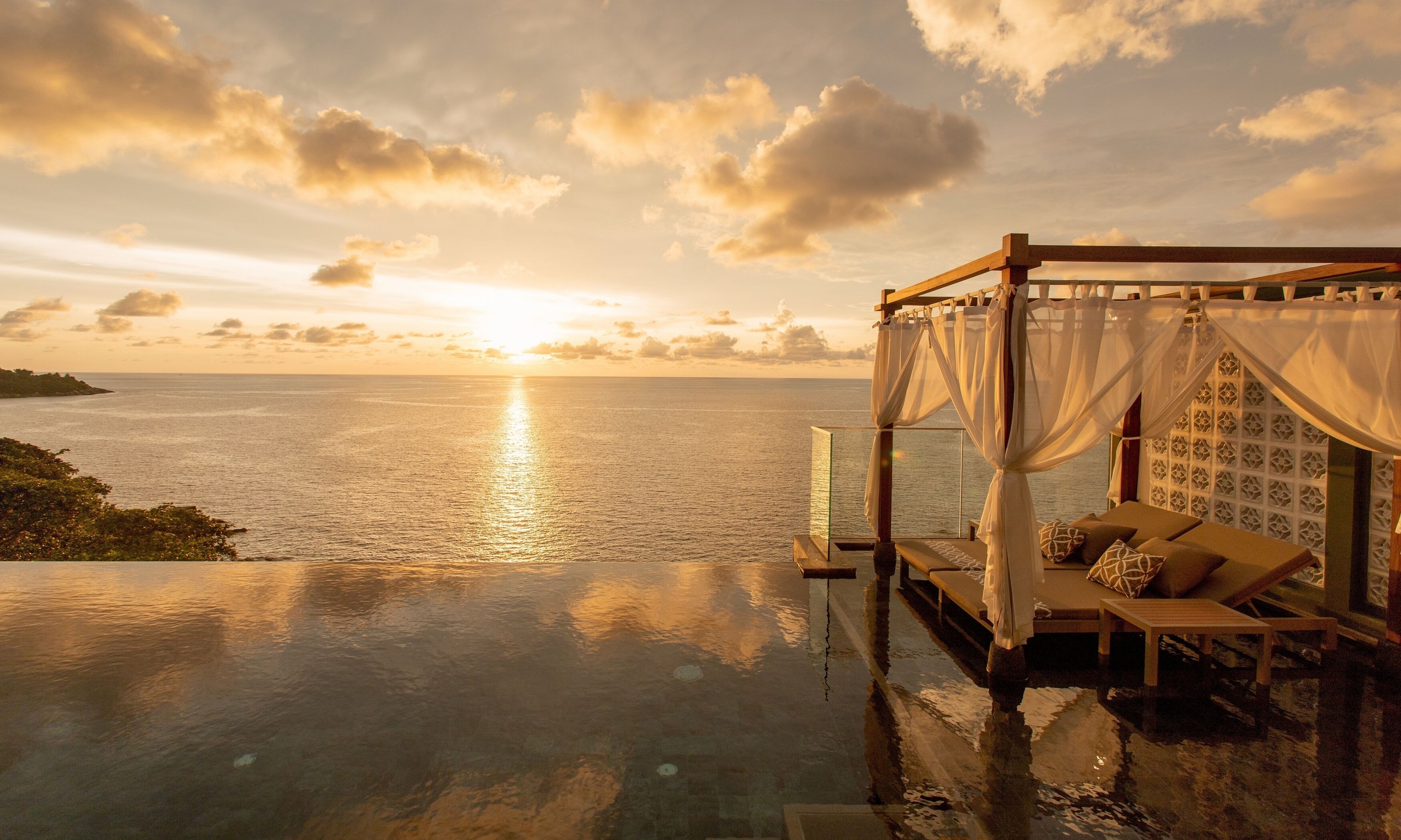 Seaview Pool Villa Inlove | Premium bedding, minibar, in-room safe, desk