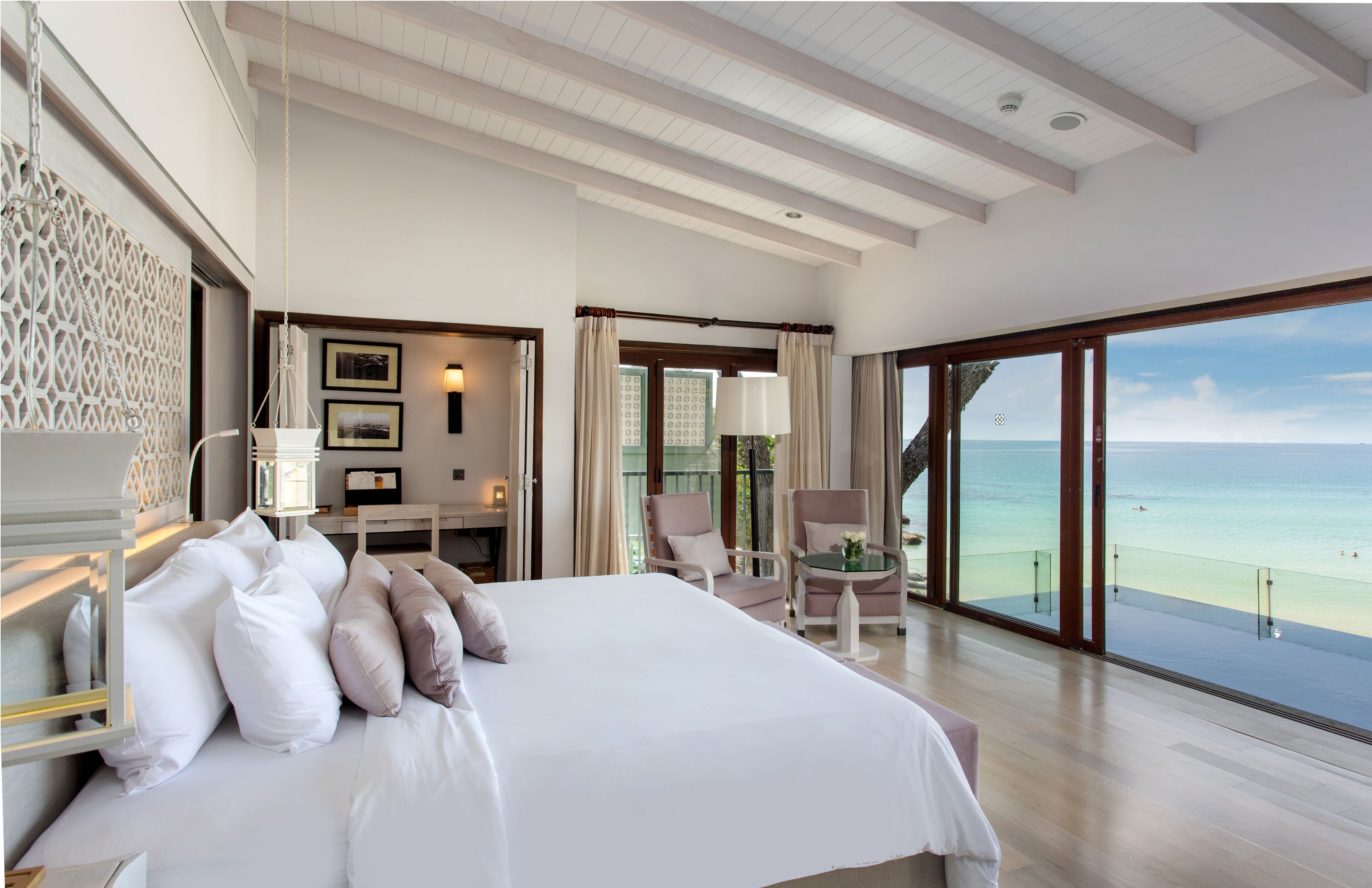Seaview Pool Villa - One Bedroom (adults only hotel) | 高級寢具、迷你吧、房內夾萬、書桌
