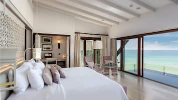 Seaview Pool Villa - One Bedroom (adults only hotel) | 高級寢具、迷你吧、房內夾萬、書桌