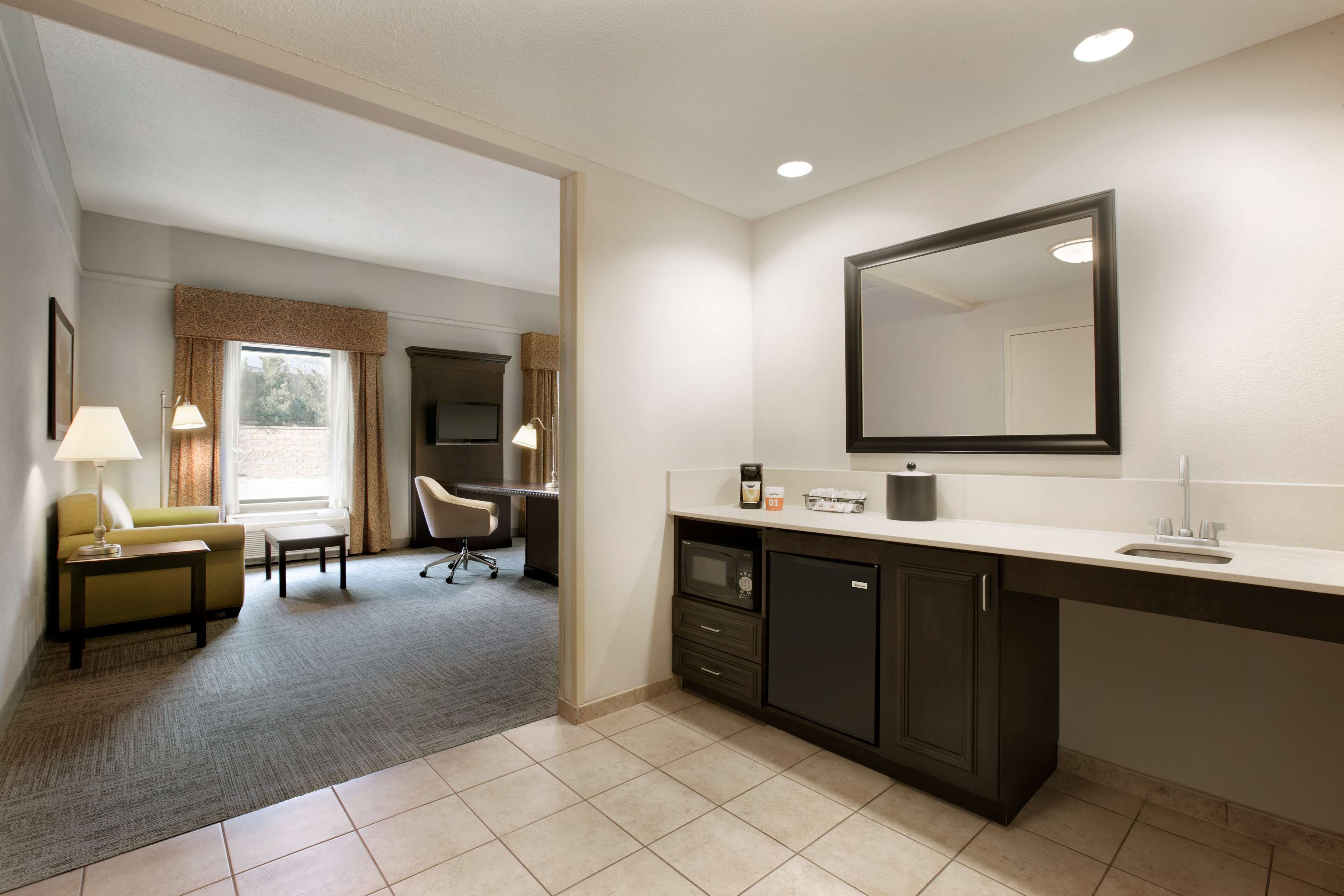 studio, 1 king bed, accessible, non smoking | desk, blackout curtains, iron/ironing board, free rollaway beds