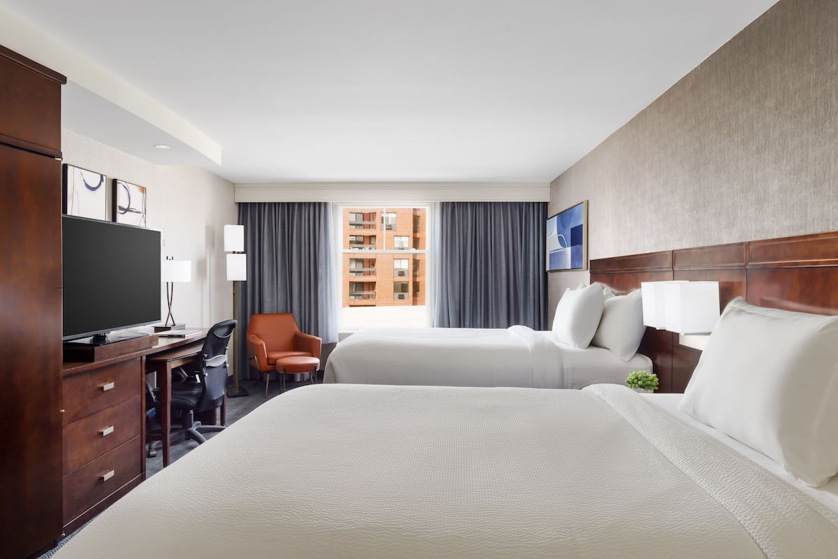 hypo-allergenic bedding, in-room safe, desk, laptop workspace