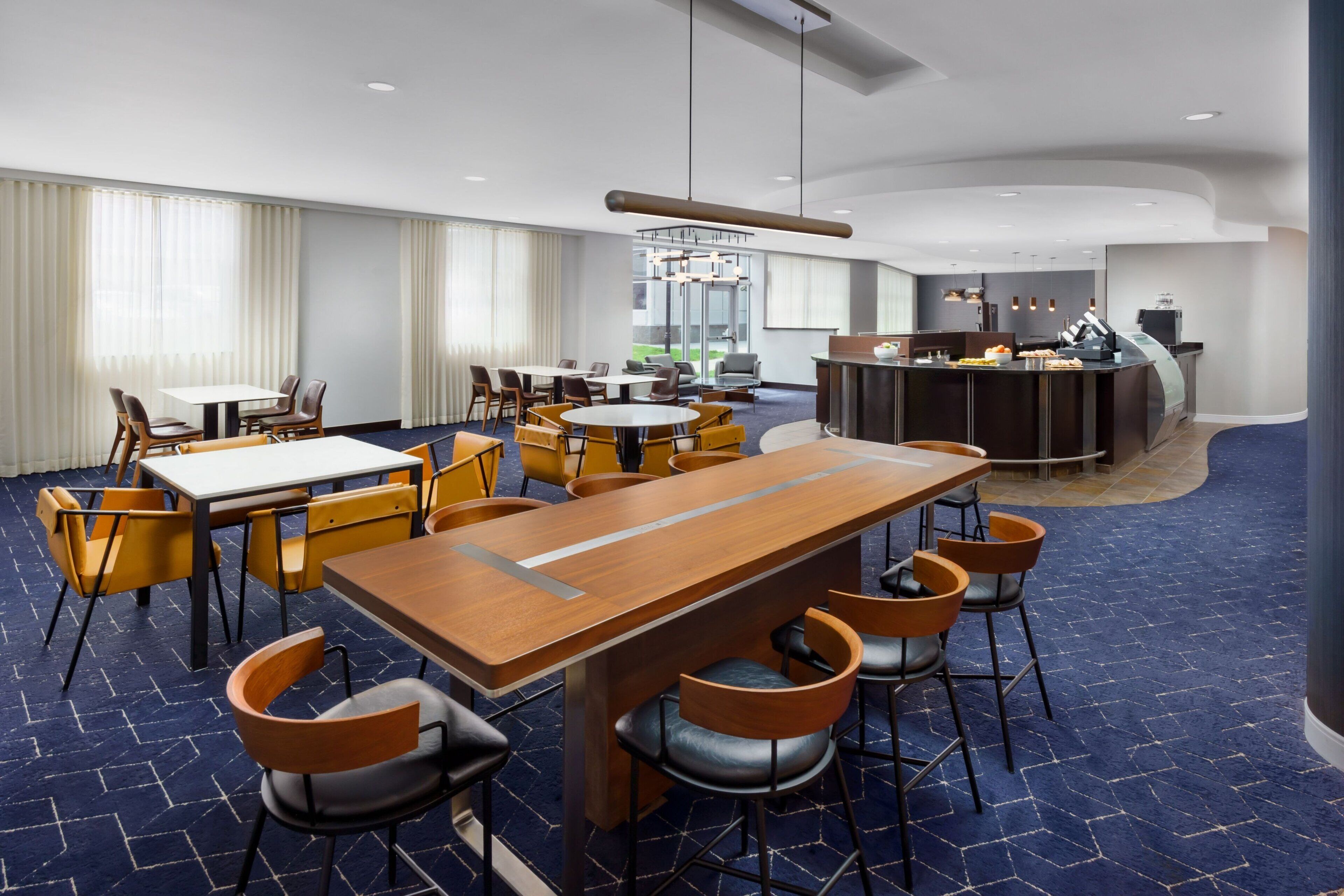 Päivittäinen tilauksen mukaan valmistettu aamiainen maksusta