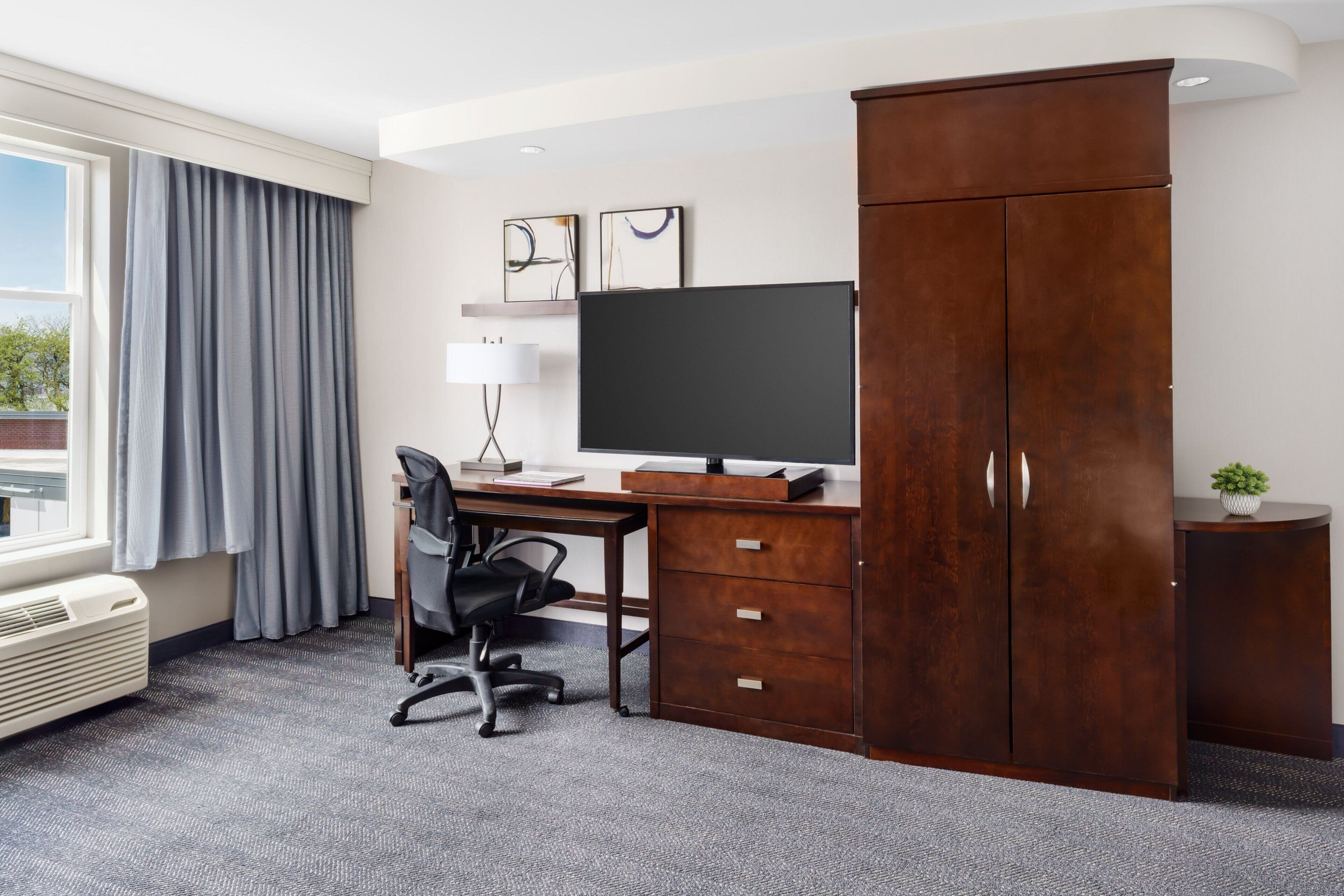 hypo-allergenic bedding, in-room safe, desk, laptop workspace