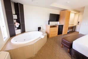 Executive Suite, 1 King Bed (Black Gold King) | Premium bedding, down comforters, pillowtop beds, individually decorated - The Neighbourhood Inn (Bonnyville)