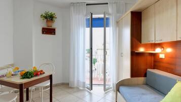 1 bedroom, in-room safe, iron/ironing board, free WiFi