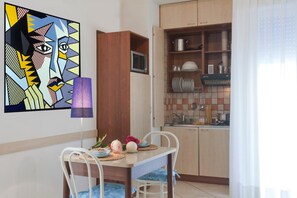 Fridge, microwave, stovetop, coffee/tea maker - Residence Mediterraneo (Rimini)