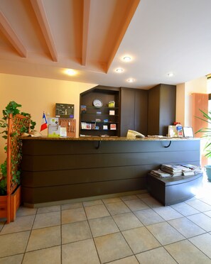 Reception - Logis Hôtel Saint Jacques (Valence)
