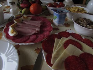 Desayuno continental gratuito y diario