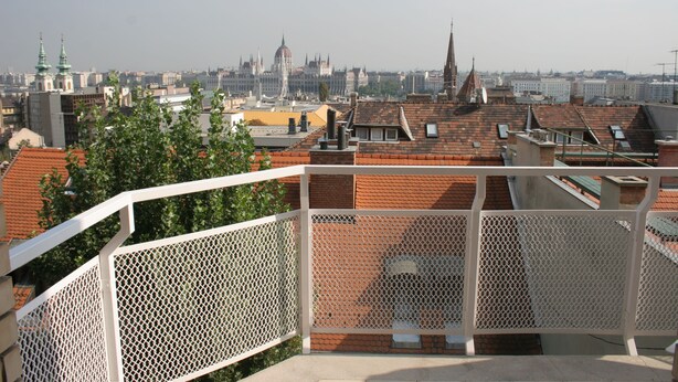 A cityscape with a prominent cathedral and spires in the background. - Budavar Bed and Breakfast (Budapest)