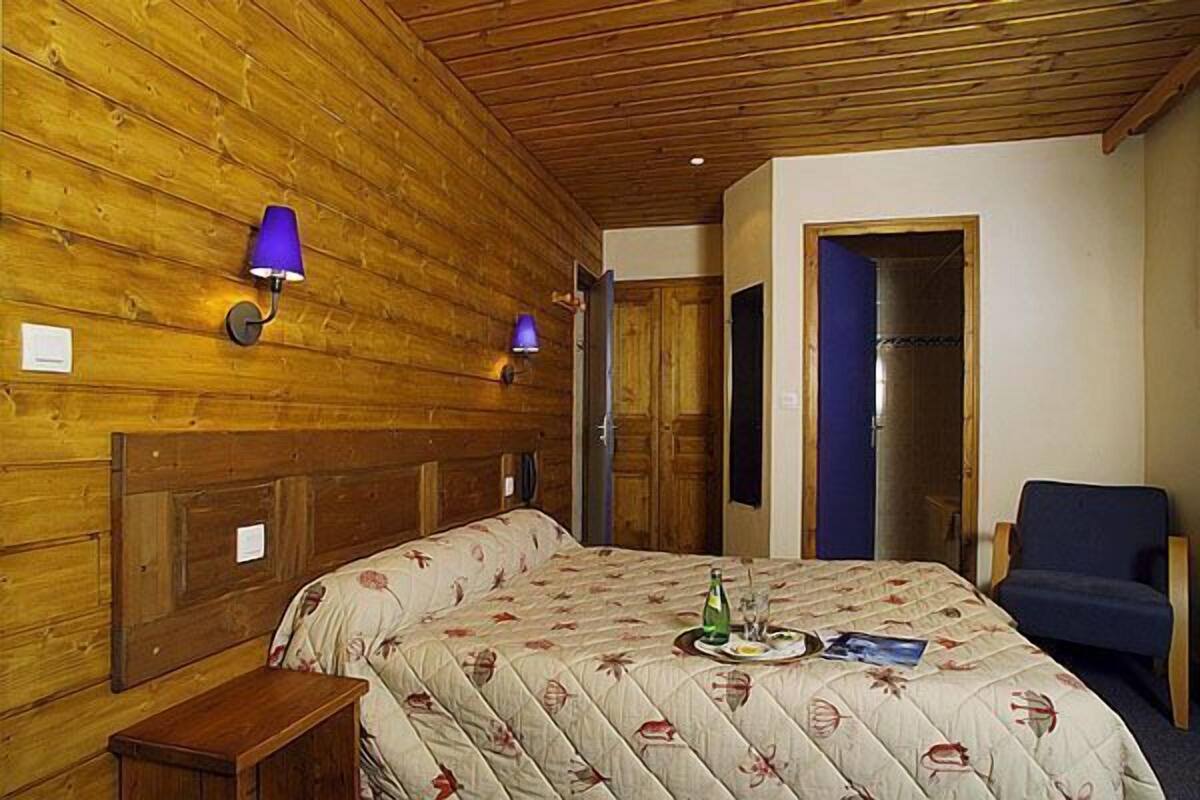 In-room safe, desk, soundproofing, free cots/infant beds