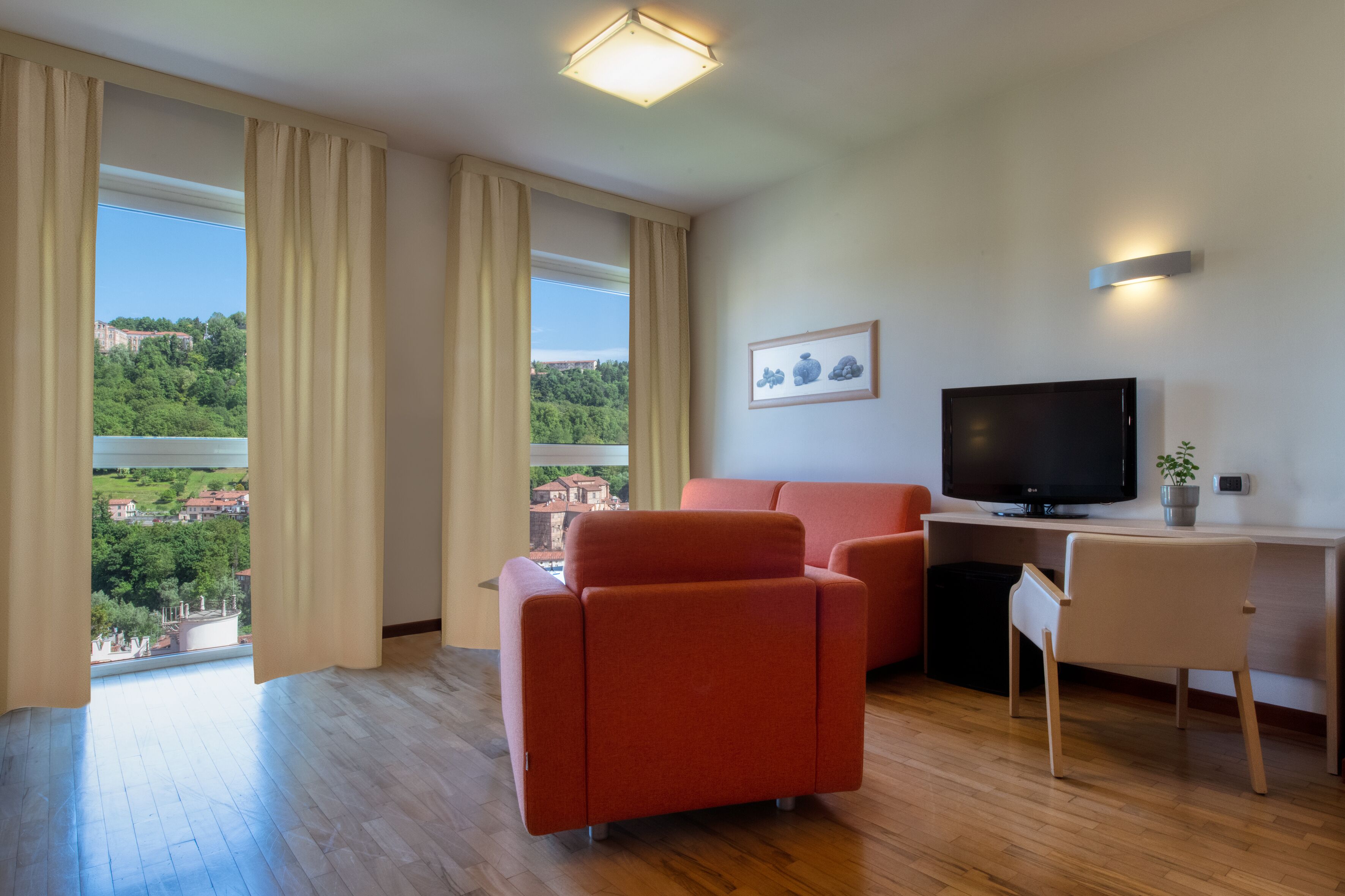 1 bedroom, minibar, in-room safe, desk