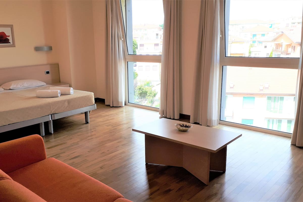 Junior Suite | 1 bedroom, minibar, in-room safe, desk
