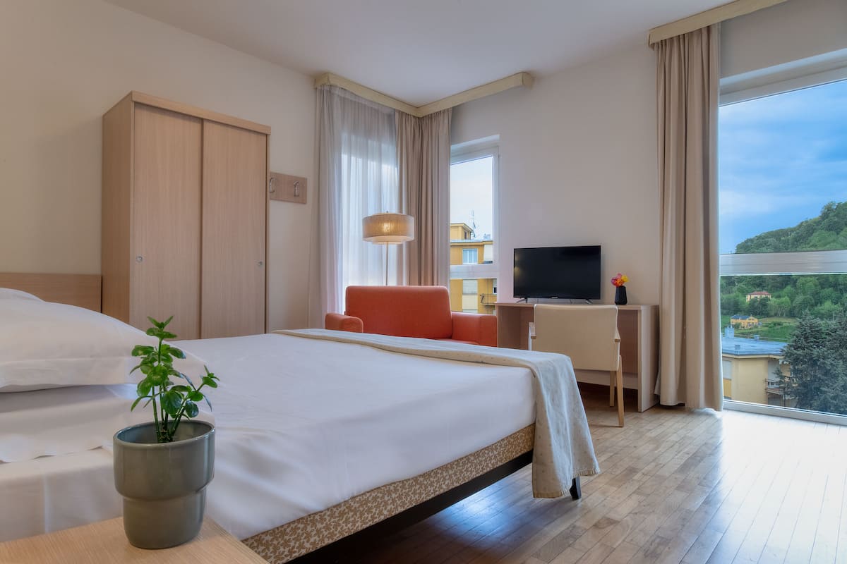 1 bedroom, minibar, in-room safe, desk