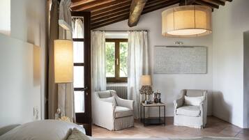 Habitación doble estándar, patio | Minibar, caja de seguridad en la habitación, escritorio y wifi gratis