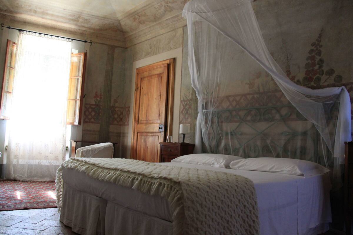 Deluxe Double Room | 1 bedroom, Egyptian cotton sheets, down comforters, memory foam beds