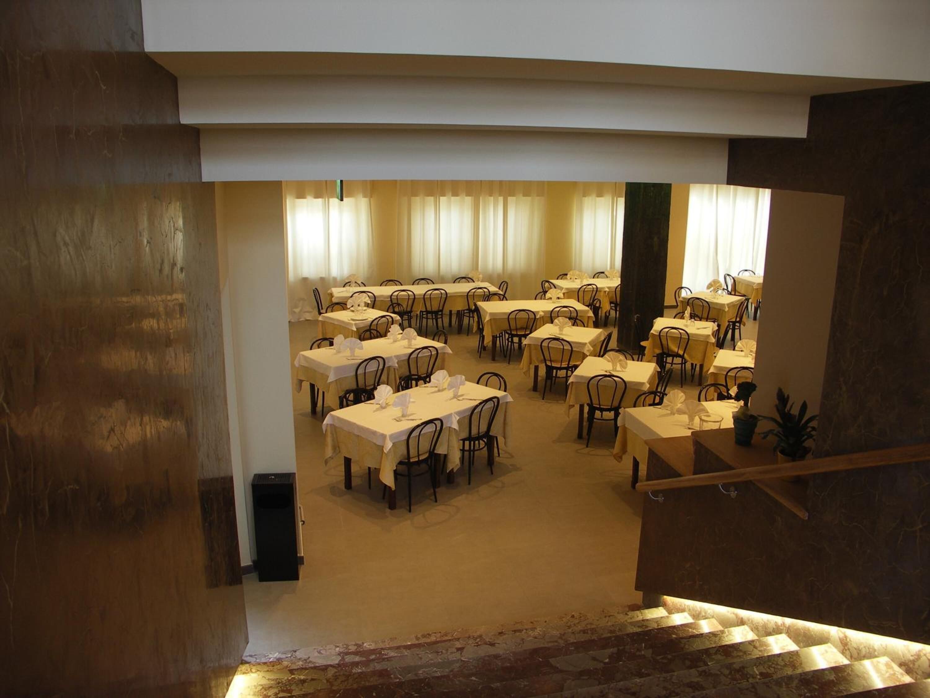 lunch and dinner served