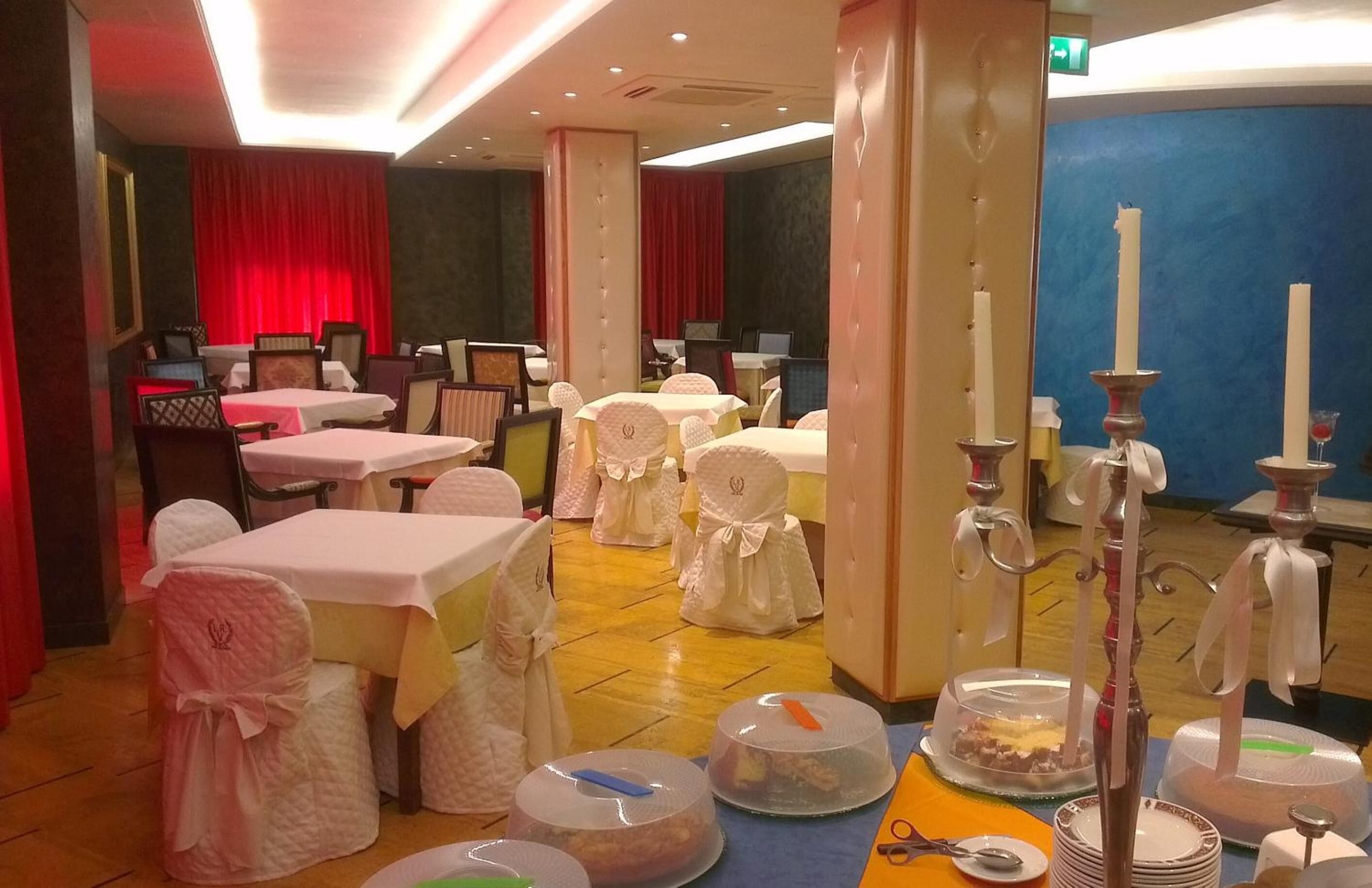 lunch and dinner served