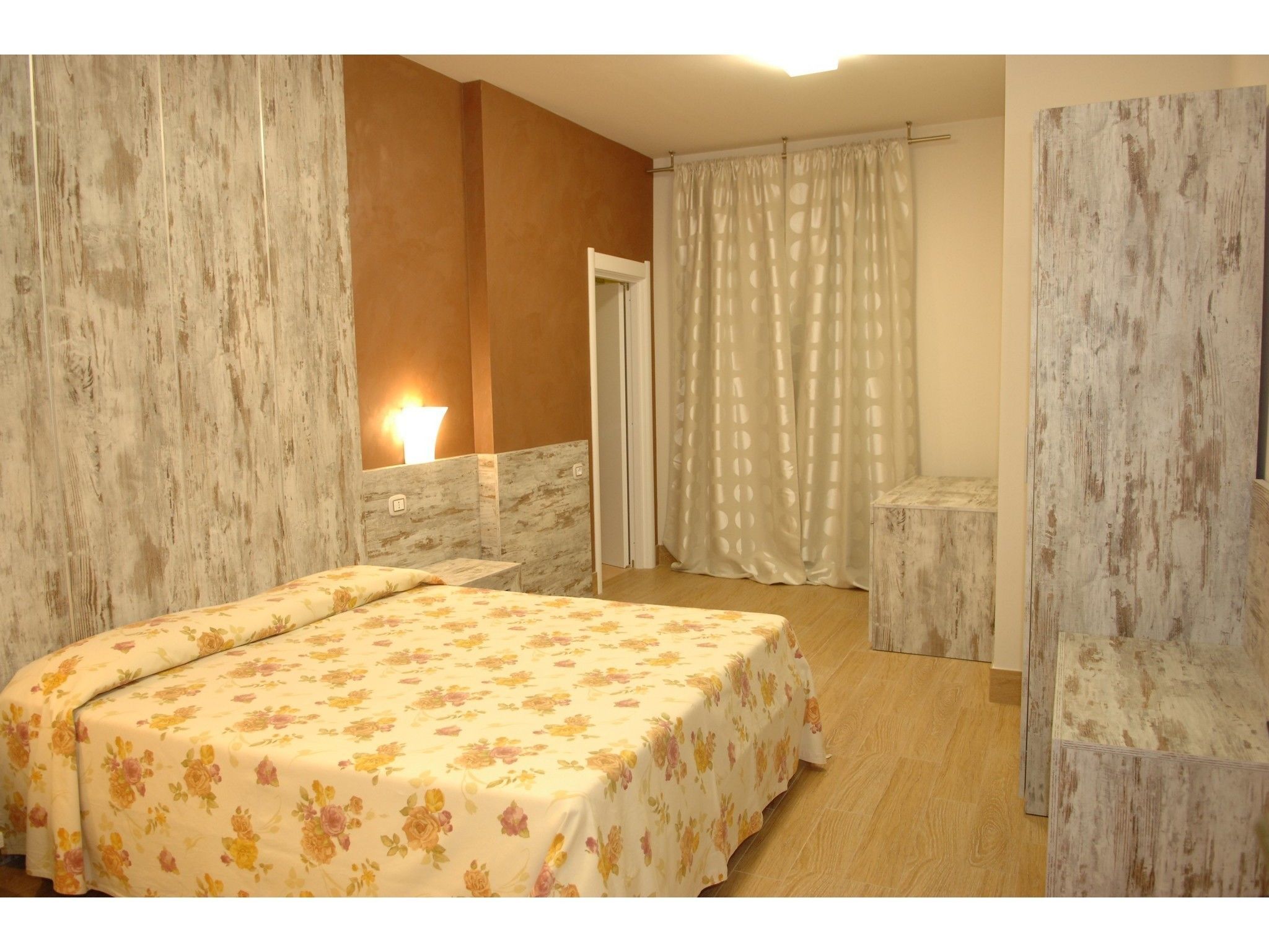 Camera tripla | Minibar, una cassaforte in camera, una scrivania, insonorizzazione