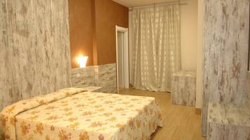 Camera tripla | Minibar, una cassaforte in camera, una scrivania, insonorizzazione