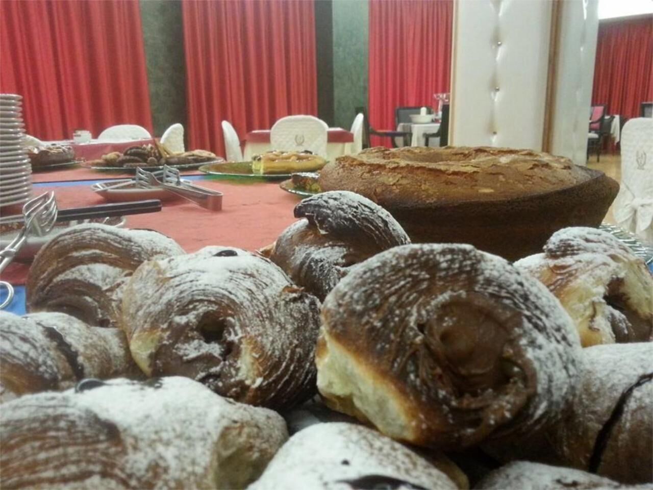 lunch and dinner served