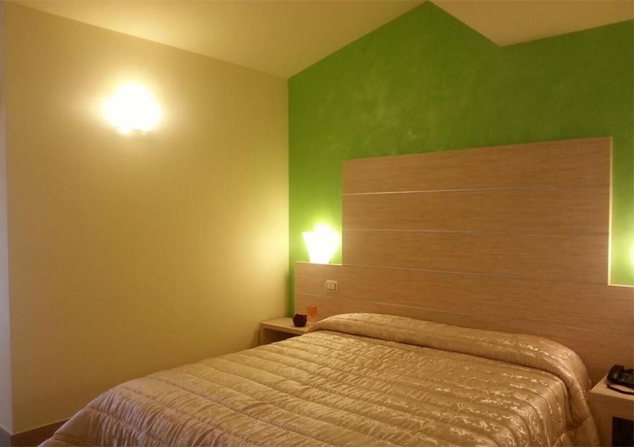 minibar, in-room safe, desk, soundproofing