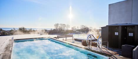 Indoor pool, pool loungers