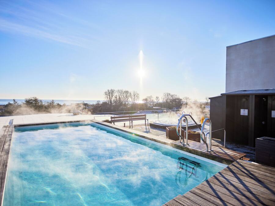 Indoor pool, pool loungers