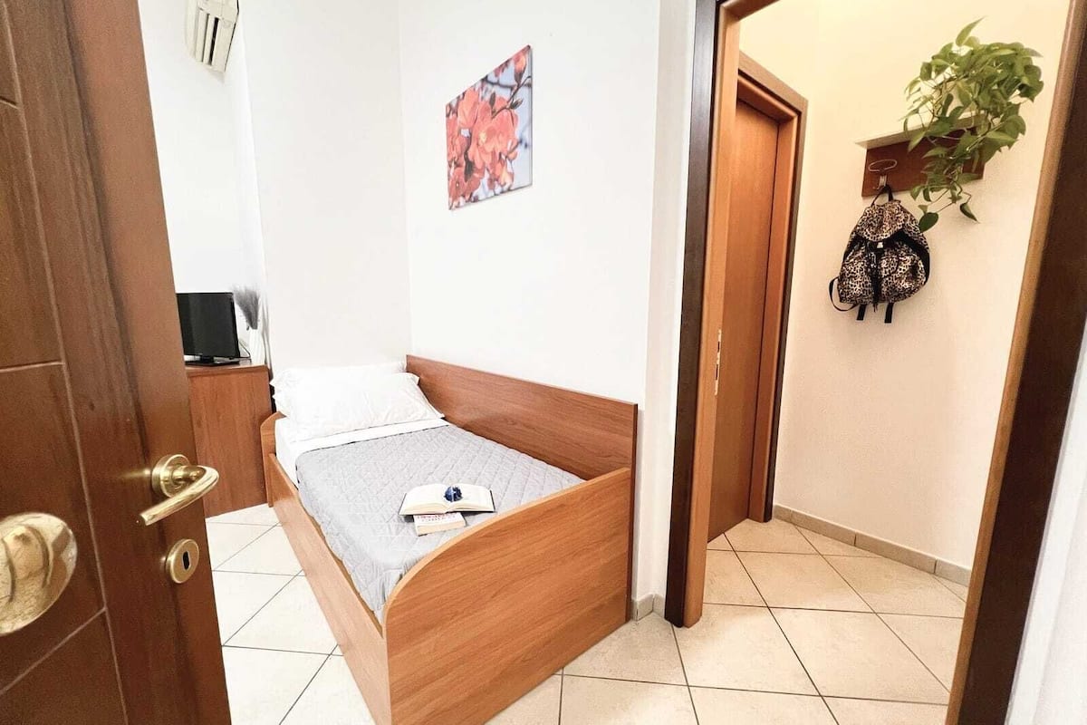 1 bedroom, in-room safe, iron/ironing board, free WiFi