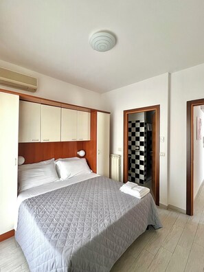 Appartement, 2 chambres | Coffres-forts dans les chambres, fer et planche Ă repasser