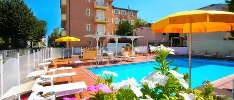 Außenpool (je nach Saison geöffnet)