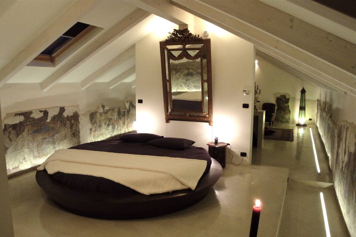 Suite | Premium bedding, down duvets, individually decorated