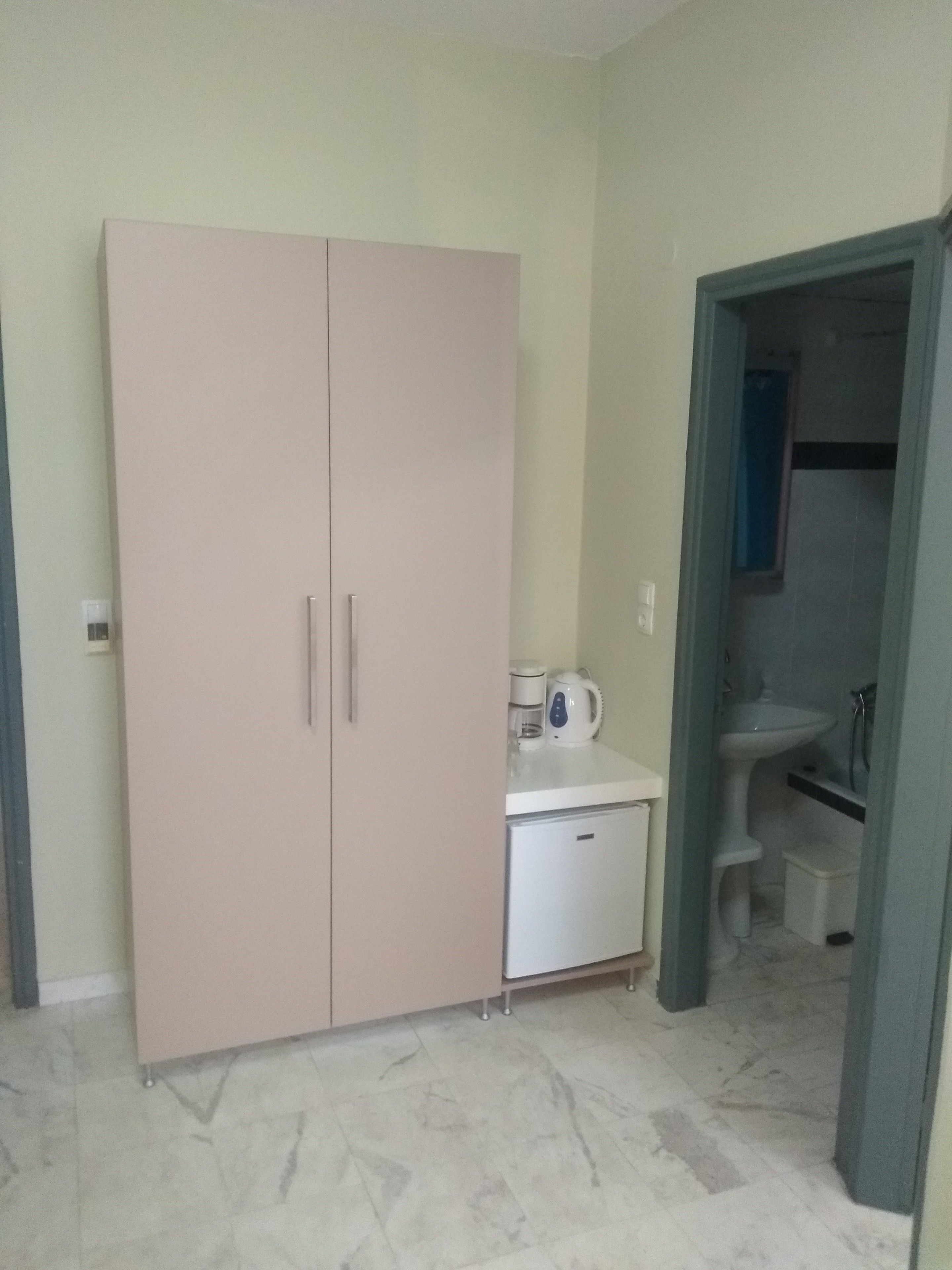 free cots/infant beds, free wifi, bed sheets