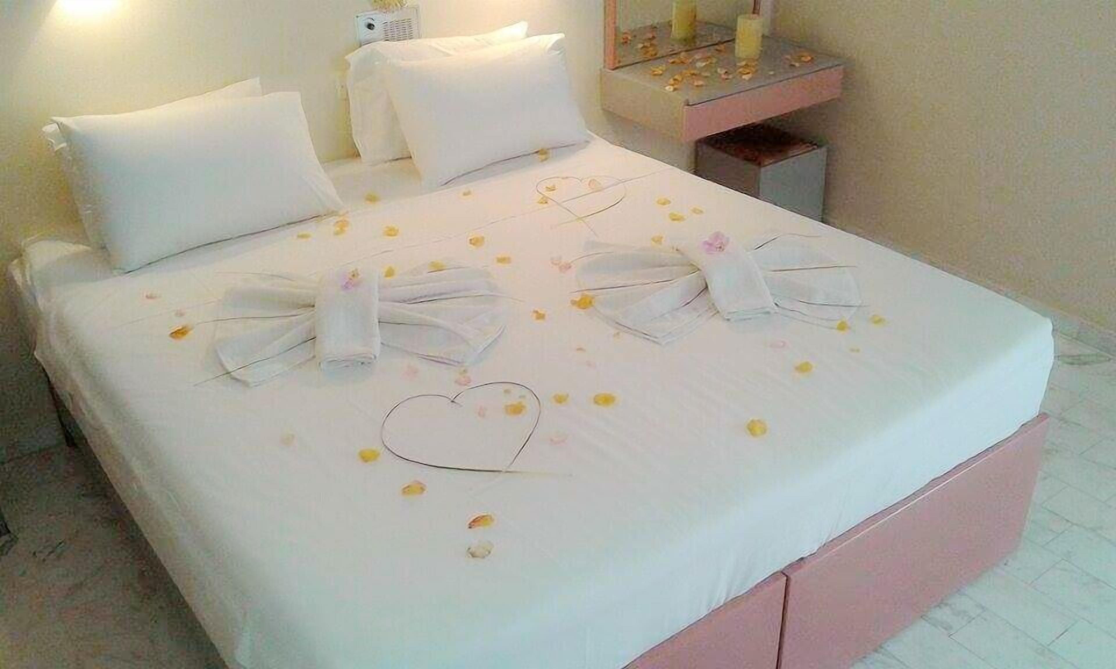 free cots/infant beds, free wifi, bed sheets