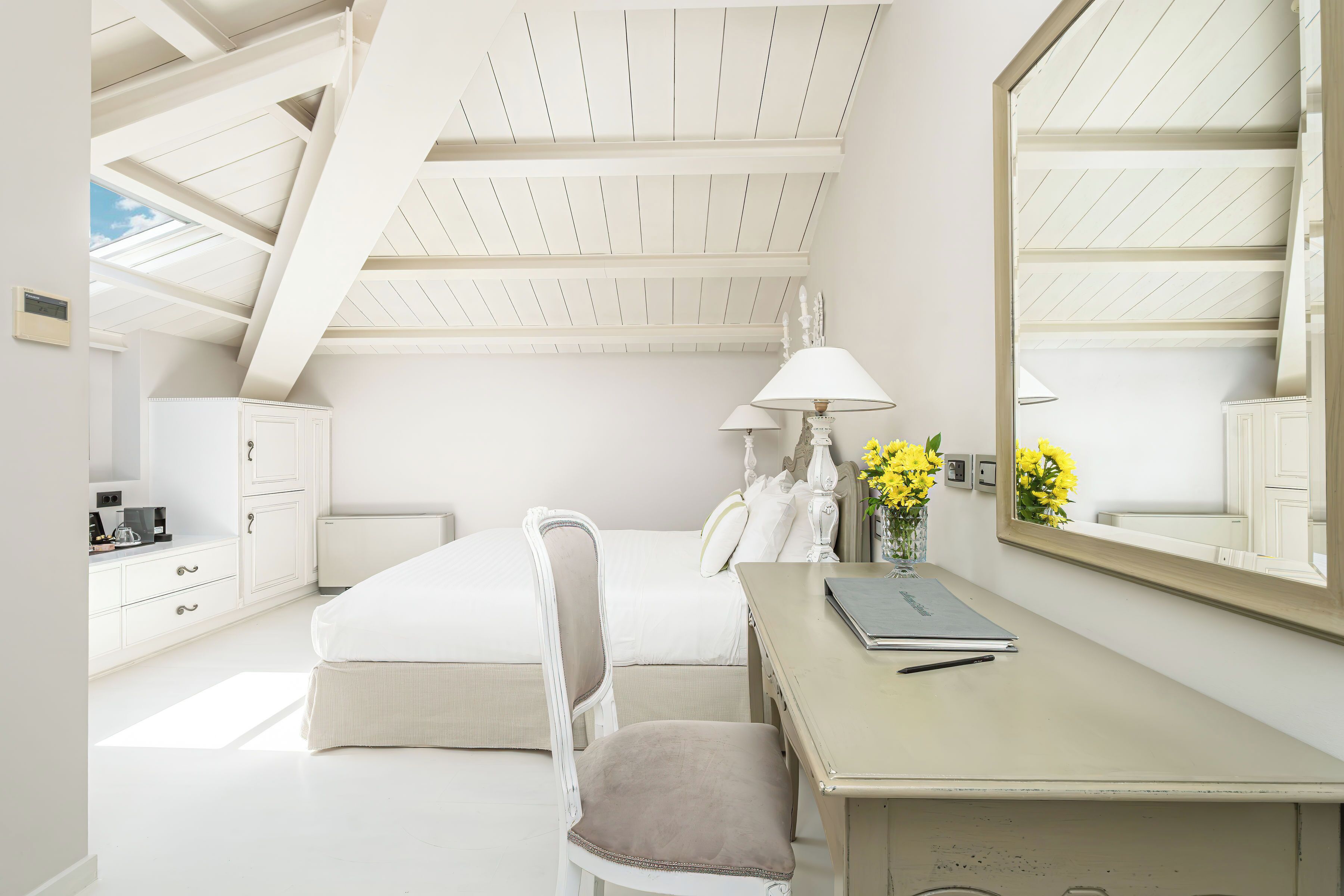 the loft one | 1 bedroom, egyptian cotton sheets, premium bedding, down duvets